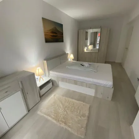 Апартаменти Athena Apartment *