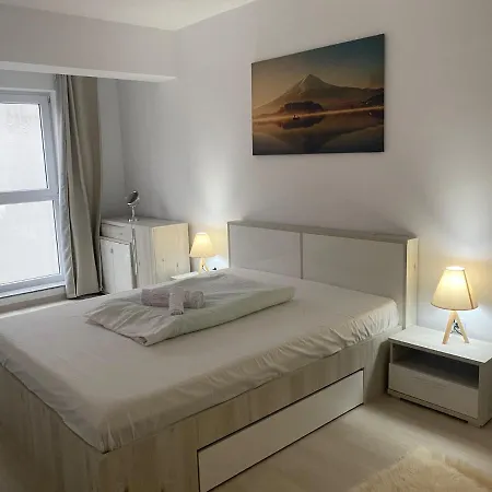 Апартаменти Athena Apartment *