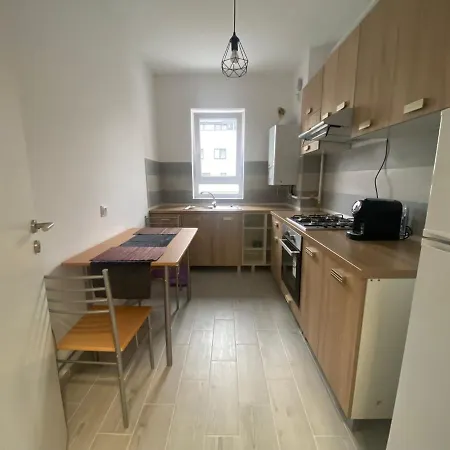 Апартаменти Athena Apartment Брашов